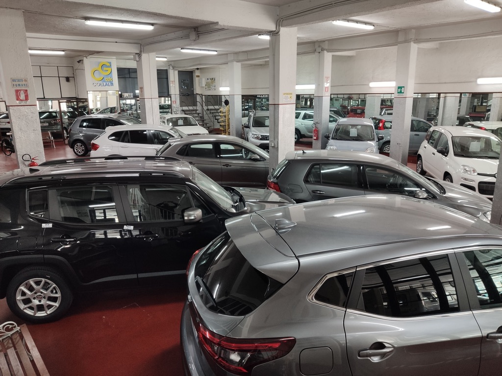 Showroom interno Collalti Auto - Parco auto multimarche a Ferentino